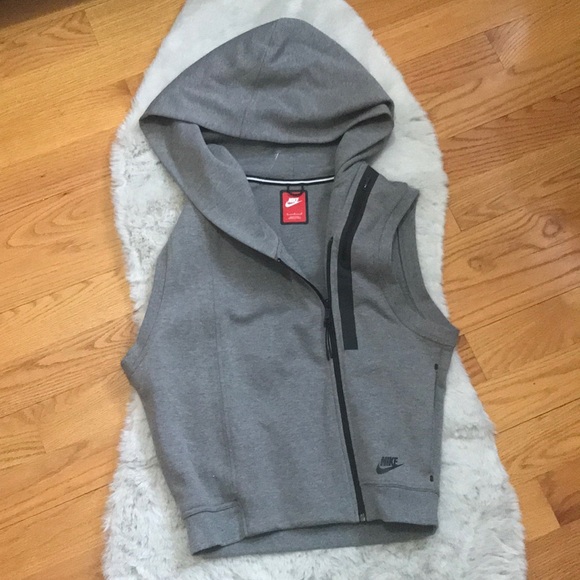 Nike Tops - Nike hooded vest